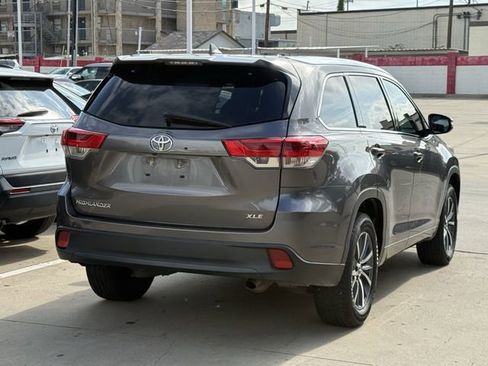 Used 2018 Toyota Highlander XLE FWD image 4