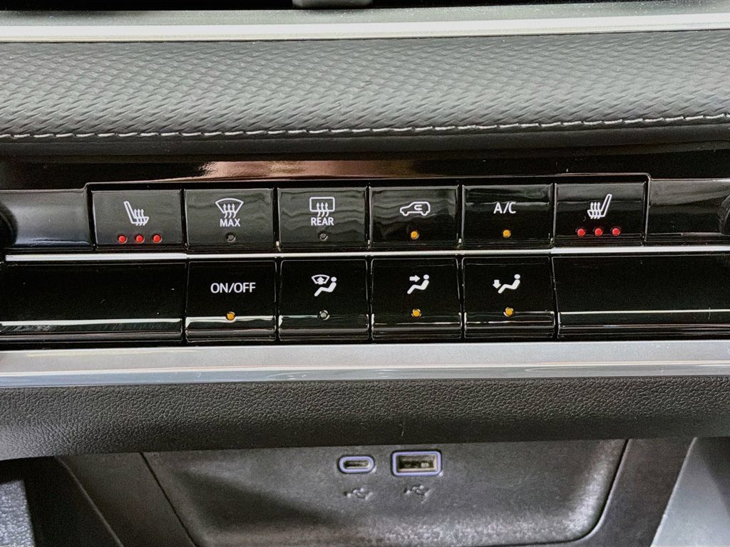 Used 2026 Chevrolet Equinox LT FWD image 39