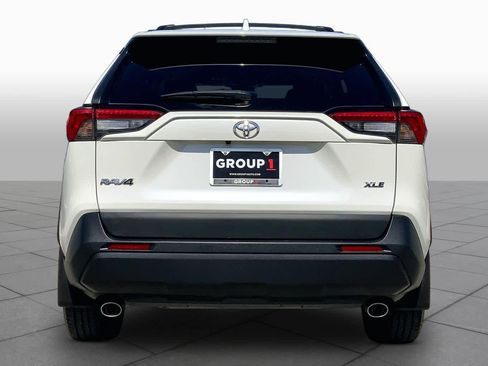 Used 2022 Toyota RAV4 XLE Premium FWD image 5