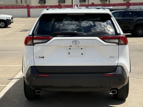 Used 2025 Toyota RAV4 XLE FWD image 5