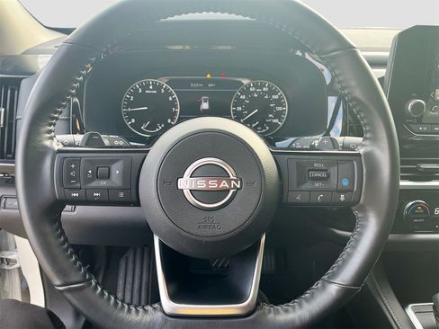 Used 2022 Nissan Pathfinder SV w/ SV Premium Package image 11