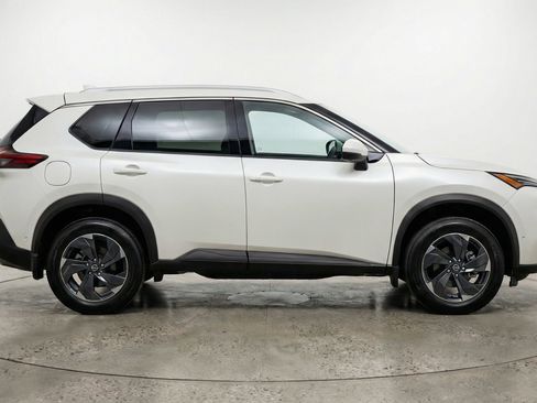 Used 2025 Nissan Rogue SV image 11
