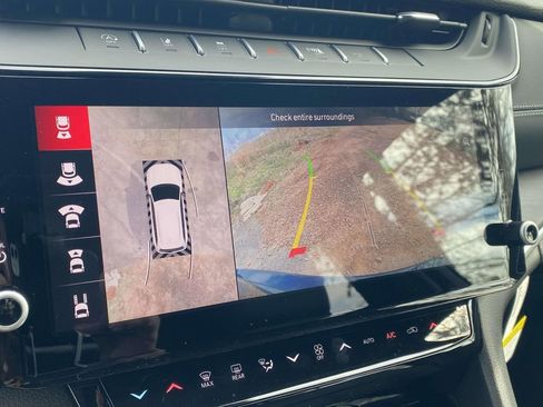New 2026 Jeep Grand Cherokee Limited w/ Luxury Tech Group II RWD image 21