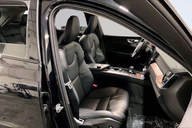 Used 2024 Volvo XC60 B5 Plus AWD/4WD image 10