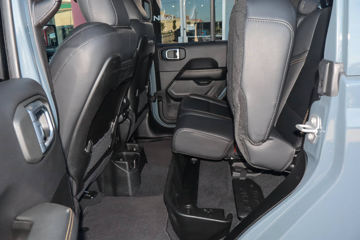 Used 2025 Jeep Gladiator Mojave AWD/4WD image 22
