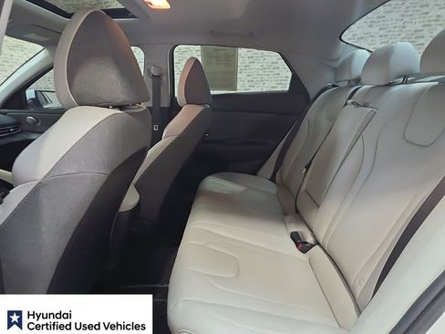 Certified 2025 Hyundai Elantra Limited FWD image 15