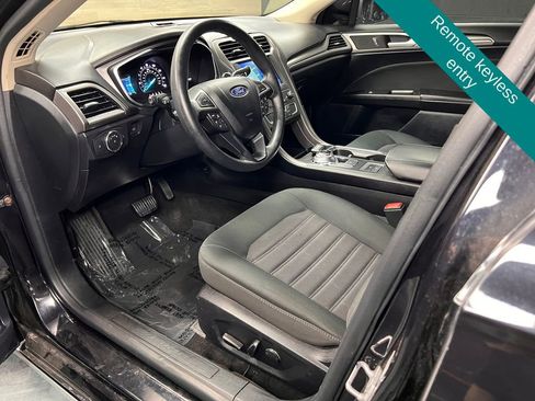 Used 2020 Ford Fusion SE FWD image 3