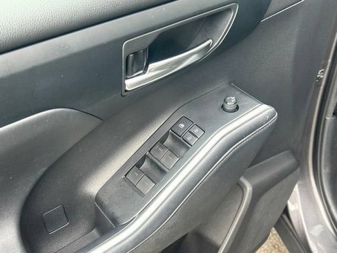 Used 2021 Toyota Highlander XLE AWD/4WD image 23