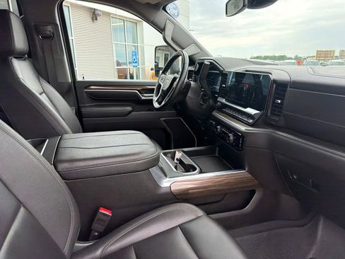 Used 2025 Chevrolet Silverado 2500 LT AWD/4WD image 29