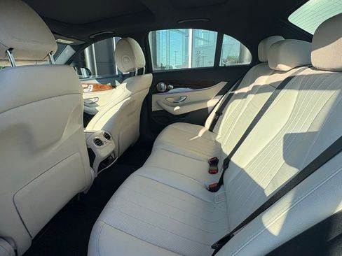 Used 2018 Mercedes-Benz E 300 4MATIC image 9