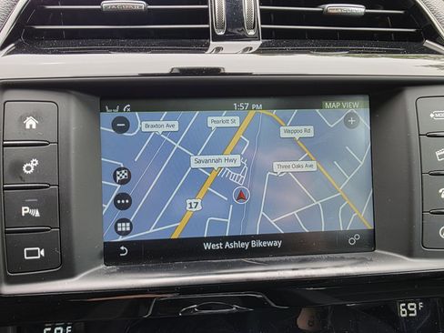 Used 2017 Jaguar F-PACE Premium image 20