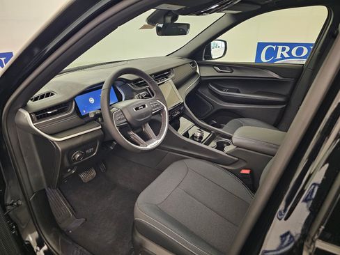 New 2026 Jeep Grand Cherokee Laredo AWD/4WD image 11