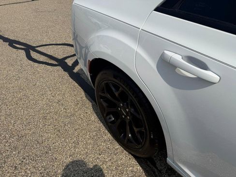 Used 2019 Chrysler 300 S RWD image 7