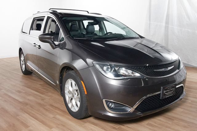 Used 2018 Chrysler Pacifica Touring-L Plus FWD image 3