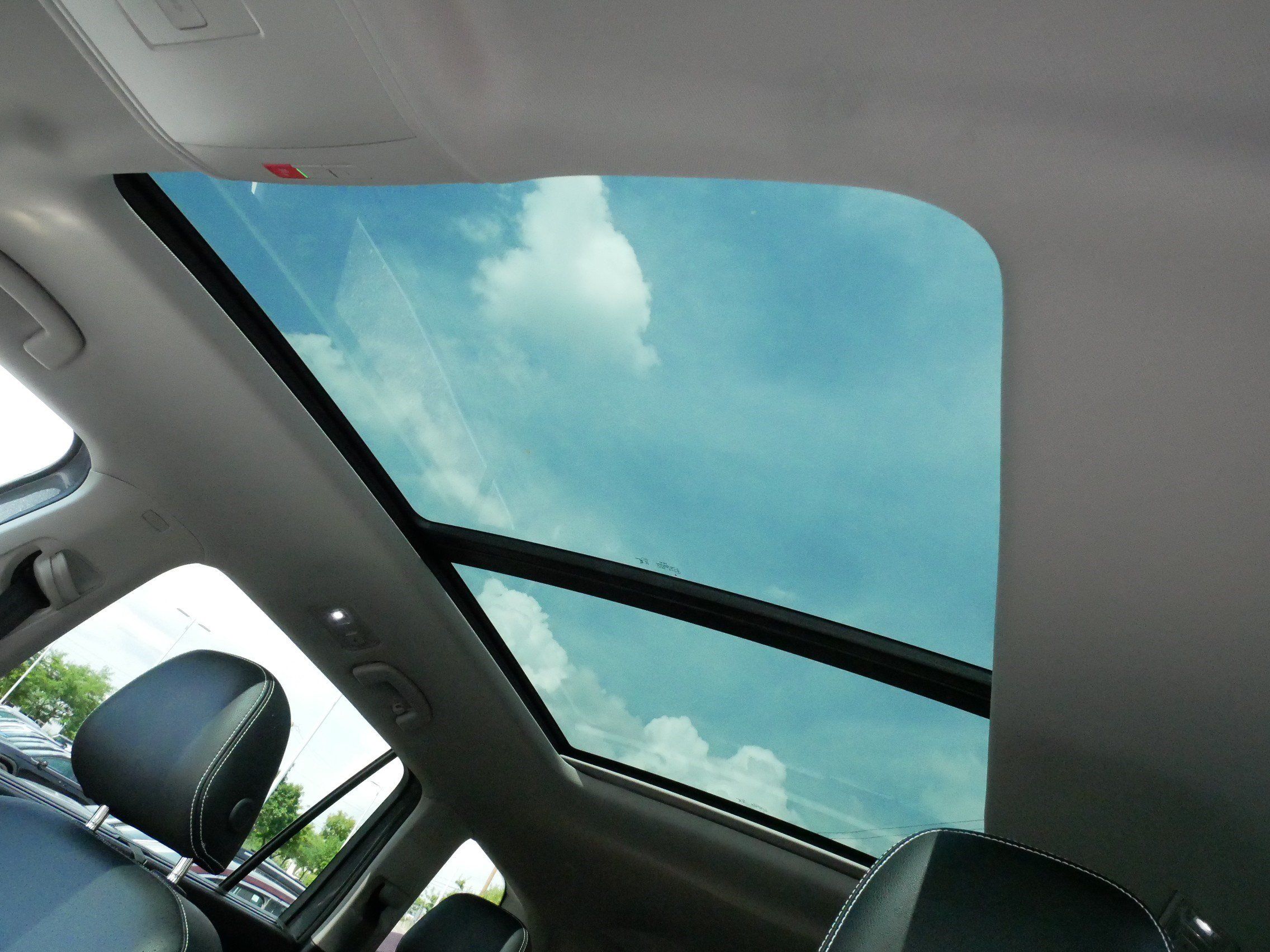 Certified 2023 Volkswagen Atlas SE w/ Panoramic Sunroof Package AWD/4WD image 32