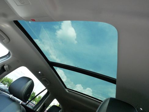 Certified 2023 Volkswagen Atlas SE w/ Panoramic Sunroof Package AWD/4WD image 32