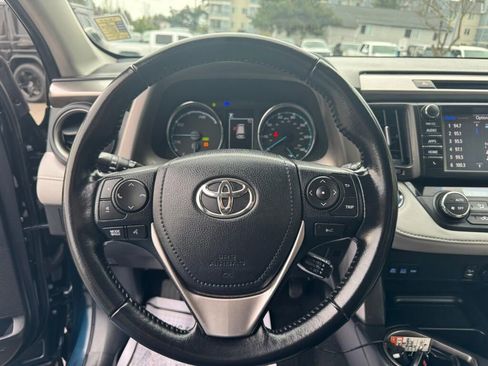 Used 2018 Toyota RAV4 XLE image 12