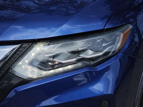 Used 2018 Nissan Rogue SL w/ Premium Package FWD image 26