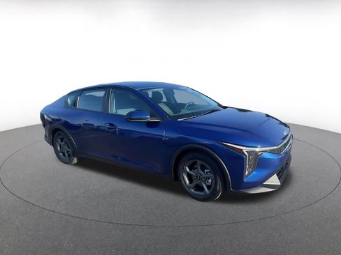 Used 2025 Kia K4 LXS image 2