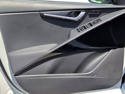 Certified 2023 Kia Niro SX FWD image 15