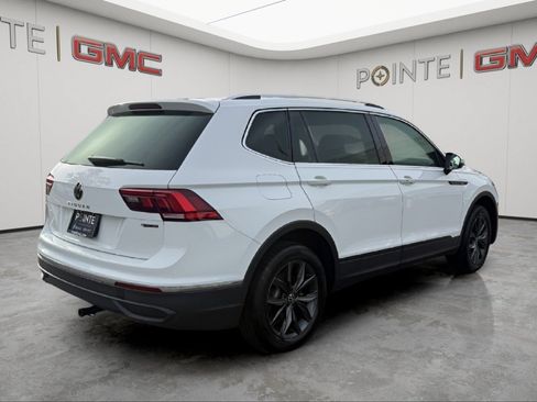 Used 2024 Volkswagen Tiguan SE AWD/4WD image 3