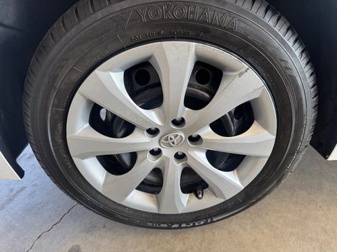 Used 2021 Toyota Corolla LE w/ Carpet Mat Package (TMS) image 43