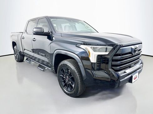 Used 2022 Toyota Tundra SR5 w/ SR5 Convenience Package image 3