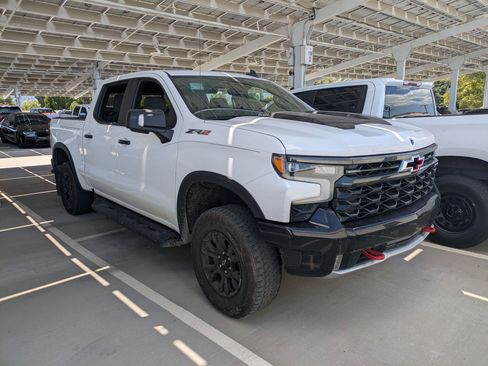 Used 2022 Chevrolet Silverado 1500 ZR2 w/ Technology Package AWD/4WD image 2