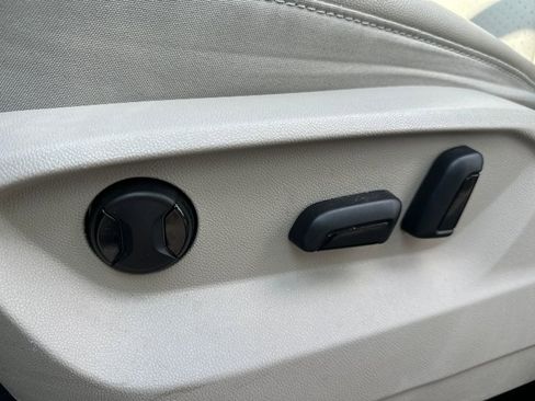 Used 2023 Volkswagen Atlas SE w/ Black Wheel Package image 4