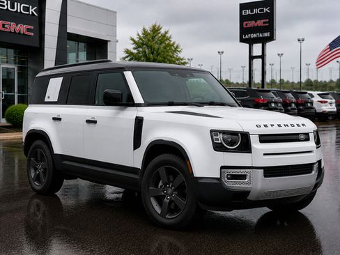Used 2024 Land Rover Defender 110 S AWD/4WD image 3
