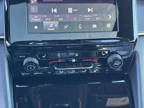 New 2025 Jeep Grand Cherokee L Altitude AWD/4WD image 18