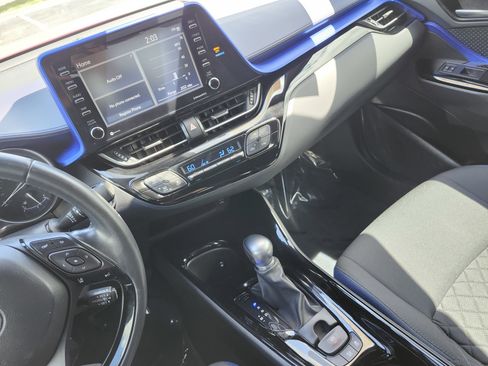 Used 2021 Toyota C-HR XLE FWD image 28