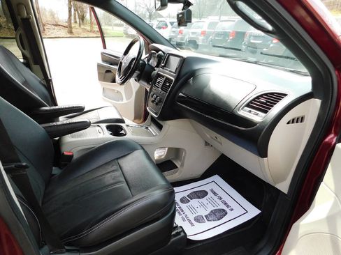 Used 2020 Dodge Grand Caravan SXT image 27