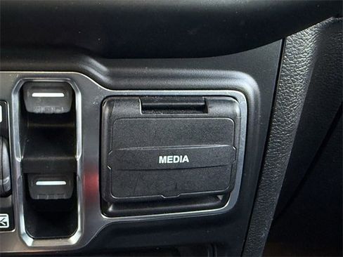 Used 2020 Jeep Gladiator Overland image 23