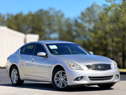 Used 2015 INFINITI Q40 AWD w/ Navigation Package image 4