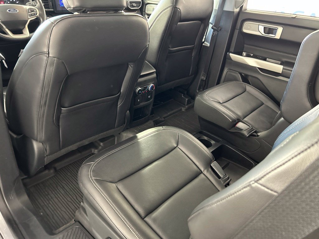 Used 2021 Ford Explorer Limited w/ Equipment Group 301A AWD/4WD image 31