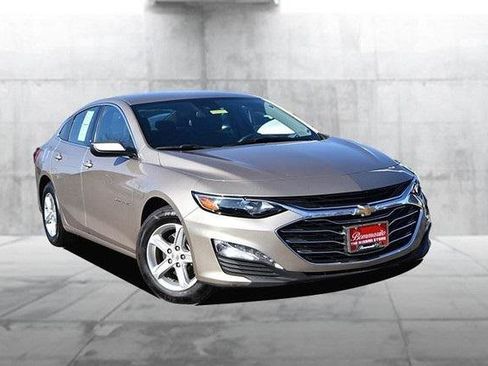 Used 2024 Chevrolet Malibu LT image 2