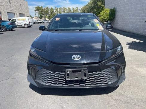 Used 2025 Toyota Camry SE FWD image 2