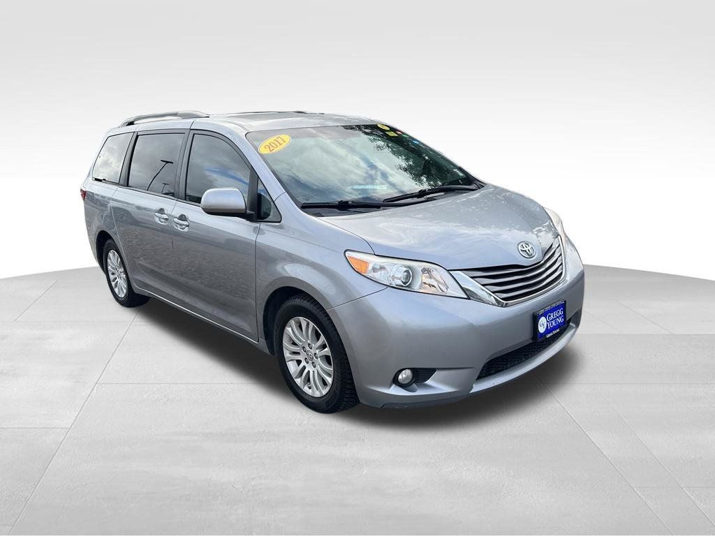 Used 2017 Toyota Sienna FWD image 7