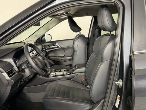 Used 2025 Mitsubishi Outlander SE FWD image 23