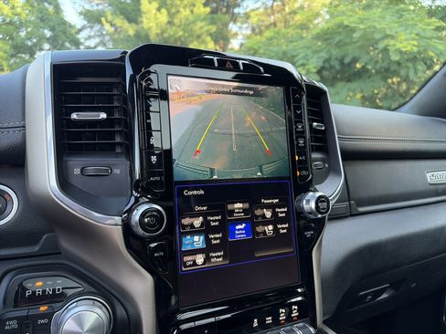 Used 2019 RAM 1500 Laramie AWD/4WD image 41