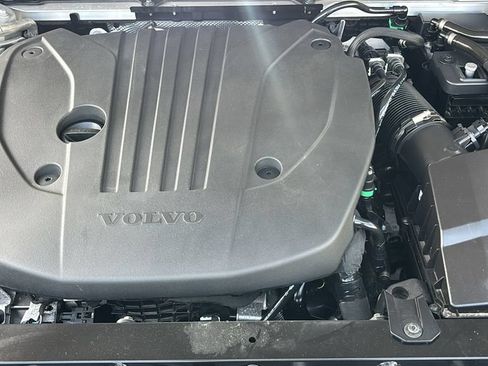 Certified 2025 Volvo XC60 B5 Plus AWD/4WD image 31