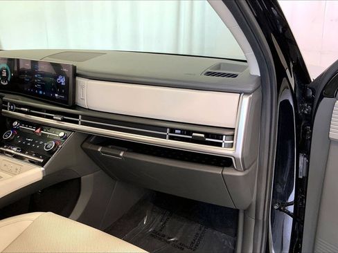 Used 2025 Hyundai Santa Fe SEL FWD image 15