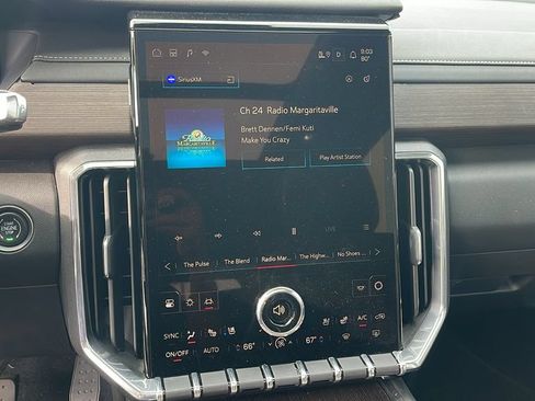 Used 2024 GMC Acadia Denali w/ Super Cruise Package FWD image 19