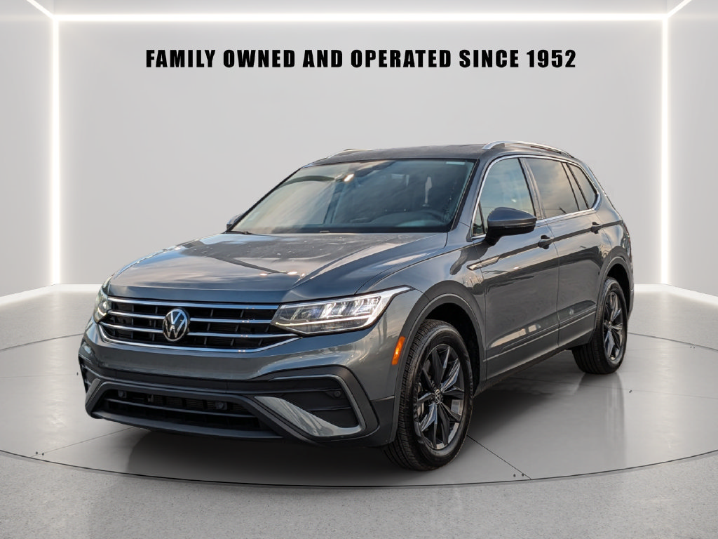 Certified 2023 Volkswagen Tiguan SE FWD image 2