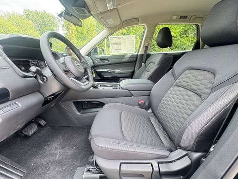 Certified 2025 Nissan Pathfinder S image 15