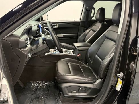 Certified 2021 Ford Explorer XLT w/ Equipment Group 202A AWD/4WD image 14