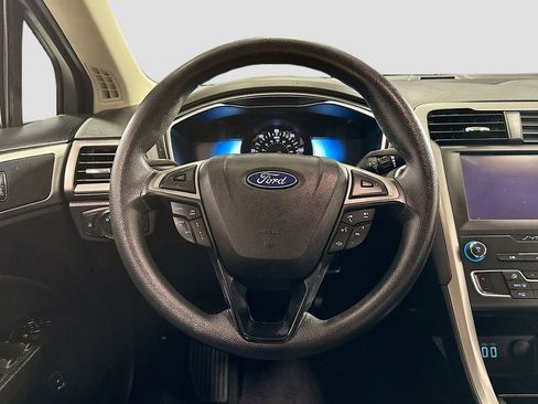 Used 2020 Ford Fusion SE FWD image 12