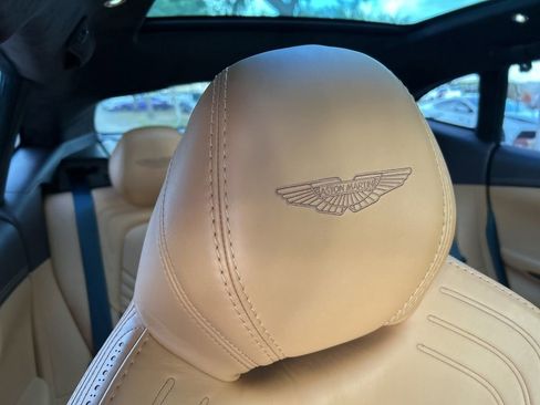 Used 2021 Aston Martin DBX AWD/4WD image 28