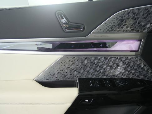 Certified 2023 BMW 760i xDrive 760i xDrive w/ Executive Package image 8